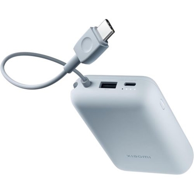 Xiaomi BHR9073GL Con el Xiaomi Power Bank 10000 mAh podrás cargar hasta tres dispositivos en simultáneo gracias a su gran capacidad y puertos de entrada USB-C y USB-A. Esta versión se destaca de su predecesora, el Xiaomi PowerBank 10000 mAh porque incluye un práctico cable USB-C integrado que permite tanto la carga rápida de 22,5W de otros dispositivos como la autocarga, y un diseño más compacto que podrás guardar en el bolsillo.CARACTERISTICAS: -Diseño elegante y resistente. El power bank de Xiaomi combina un diseño minimalista con un color de baja saturación que le aporta elegancia a este dispositivo portátil. Además, su carcasa fabricada con PC+ABS se siente confortable en la mano y posee un tamaño compacto para que puedas almacenarlo en bolsos de mano y bolsillos. -Cable USB-C integrado con carga rápida de 22,5 W. Esta versión del Xiaomi PowerBank integra un cable USB-C facilitando la carga de dispositivos electrónicos y la autocarga, con una potencia máxima de 22,5W. Además, es compatible con carga rápida de iPhones a 20W, cargando el iPhone 14 en 30 minutos.  -Amplia capacidad de 10000 mAh. El Xiaomi PowerBank dispone de una capacidad de 10000 mAh para que si te quedas sin batería durante un viaje puedas cargar rápidamente tu smartphone varias veces o incluso más de un dispositivo en simultáneo. -Carga hasta 3 dispositivos en simultáneo. Gracias al cable integrado USB-C, más un puerto adicional USB-C y otro USB-A, el Xiaomi PowerBank puede cargar hasta 3 dispositivos a la vez. Cada puerto cuenta con una potencia máxima de 22,5W de carga rápida. -Amplia compatibilidad y medidas de seguridad. Este powerbank de Xiaomi es compatible con una amplia variedad de dispositivos gracias a un chip inteligente integrado que ajusta la corriente automáticamente acorde a las necesidades de cada aparato. Puede cargar dispositivos convencionales como smartphones, tablet, consolas Nintendo Switch, auriculares y smartbands. Además, el powerbank incluye varios sistemas de seguridad como protección contra sobrecalentamientos, contra sobrecargas, contra cortocircuitos y contra reinicios, entre otras.ESPECIFICACIONES: -Marca: Xiaomi -Modelo: PowerBank 10000 mAh (cable integrado) -Puerto de entrada: Tipo-C -Puerto de salida: USB-A/Tipo-C -Conectividad:   USB-A: 5V?3A 9V?2.23A 12V?1.67A 10V?2.25A MAX   USB-C: 5V?3A 9V?2.23A 12V?1.67A 10V?2.25A MAX.   USB-C (cable): 5V?3A 9V?2.23A 12V?1.67A 10V?2.25A MAXOtras características: -Protección contra sobretensión y sobrecalentamiento -Tiempo de carga del powerbank: 3,5 horas -Potencia máxima de carga 22,5W. -Dimensiones: 105.2 x 26.9 x 65.2 mm -Tipo de batería: batería de iones de litio -Batería: 37Wh 3.7V 10000mAh -Temperatura de funcionamiento: 5 °C~35 °C -Color: Azul -Contenido del paquete:  1 x Xiaomi Power Bank 10000mAh (cable integrado) Ice Blue  1 x Manual de usuario Información sobre el etiquetado energético (Reglamento UE 2023/1669)   De acuerdo con el Reglamento Delegado (UE) 2023/1669 de la Comisión Europea, el nuevo etiquetado energético para smartphones y tabletas es obligatorio únicamente para aquellos dispositivos introducidos por primera vez en el mercado de la Unión Europea a partir del 20 de junio de 2025.    Si este producto no incluye ficha energética (en las imagenes del producto), significa que no se introducirán nuevas unidades en el mercado de la UE después de esa fecha. En cambio, los productos que sí la incluyan pueden combinar unidades ya introducidas antes del 20 de junio de 2025 (sin etiqueta) y nuevas unidades introducidas posteriormente (con etiqueta energética). https://www.mi.com/global/service/warranty/ La persona de contacto del servicio posventa puede ser cualquier persona de la red de servicio autorizado de Xiaomi, los distribuidores autorizados de Xiaomi o el vendedor final que vendió el Producto. Si tiene alguna duda, póngase en contacto con la persona correspondiente que pueda identificar Xiaomi.ProveedorXiaomi Technology Netherlands B.V. (Representante autorizado)Dirección Room 802, Floor 8, Building 5, No.15 KeChuang 10th Road, Beijing Economic and Technological Development Zone, Beijing City, ChinaServicio de atención al cliente Xiaomi Correo electrónico: contact@support.mi.com Teléfono: +31 0800 3344553Centro de descargas de Advertencias de seguridad y manual de instrucciones: https://www.mi.com/es/support/user-guide/?srsltid=AfmBOooj5MhQk8I3Z1PAC5-Av3O-27N6wyzU_nvg4KqIyeDPn4uoh8X8Centro de descargas de Certificado CE Ecosistema: https://www.mi.com/global/service/support/declaration.htmlCentro de descargas de Certificado CE Smartphone y Otros: https://www.mi.com/global/certification/compliance/